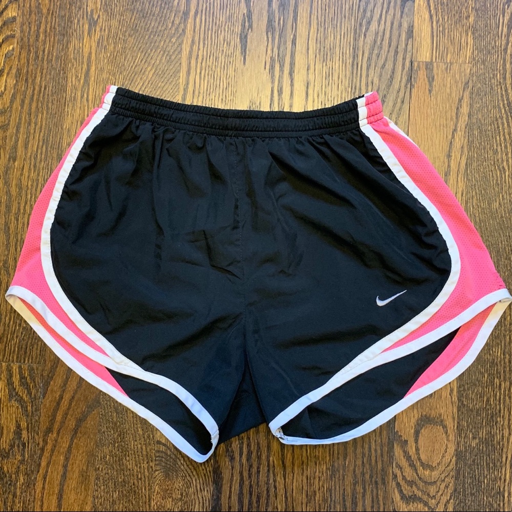 Nike Drifit Shorts Black/Pink XS